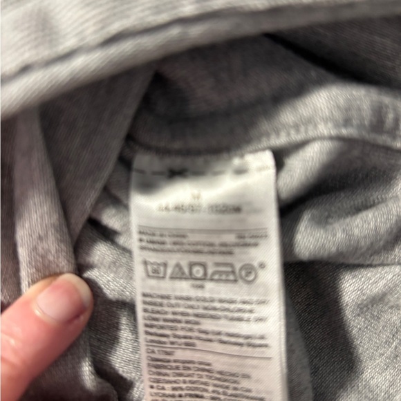 Men's Gray Button Down Shirt Size Medium. Banana Republic. SKU 23 - Picture 4 of 8